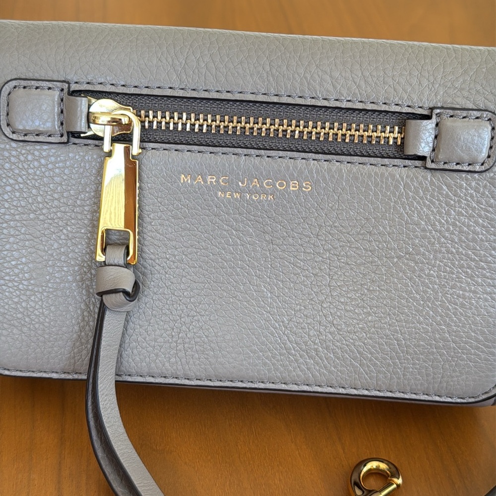 Marc Jacobs Recruit Gray/Taupe Pebbled Leather Crossbody Bag EUC - Picture 2 of 14